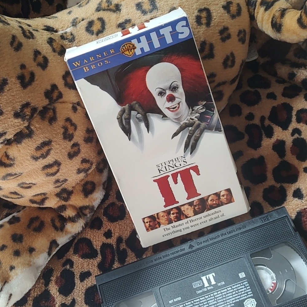 IT, Movie 🎥 🍿 VHS Tape — Stephen King,1990
